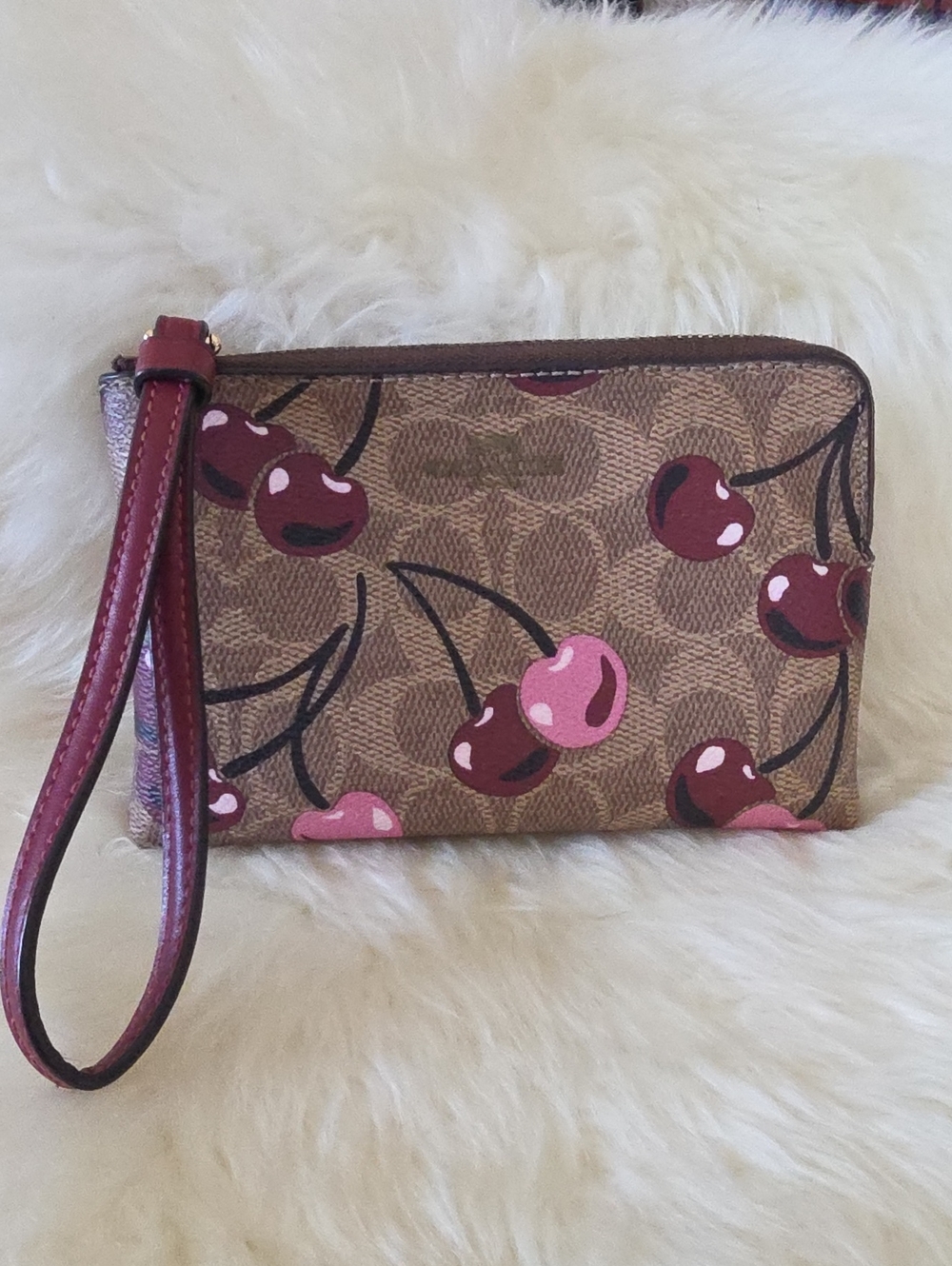 Adorable NWOT Coach Signature Cherry Zippered Wristlet Wallet ❤️🍒🤎🎁